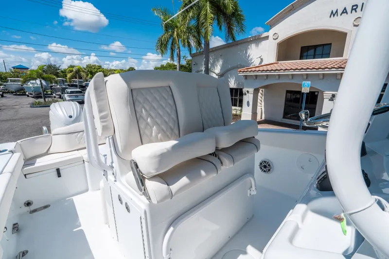 Slide: The Image of Sea Hunt Ultra 265 SE 2026 - 20