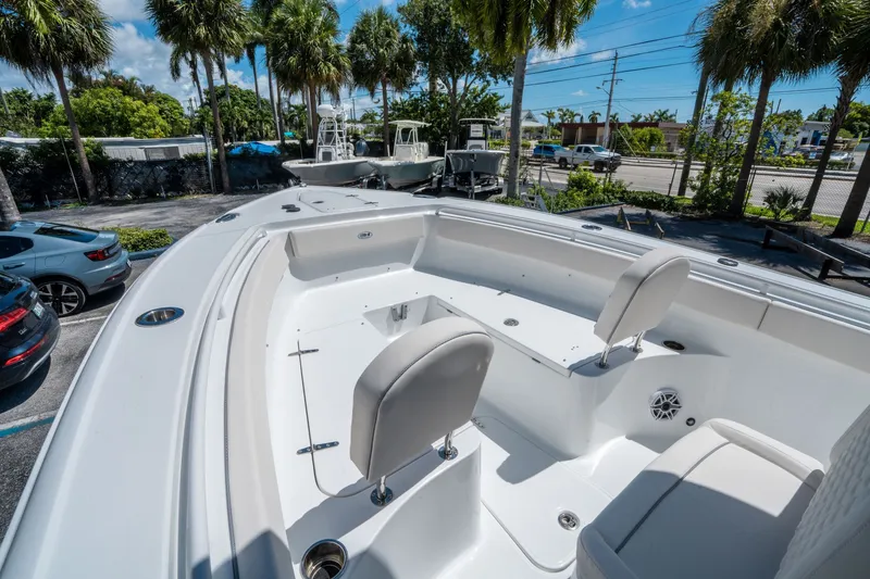 Slide: The Image of Sea Hunt Ultra 265 SE 2026 - 25