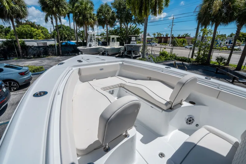 Slide: The Image of Sea Hunt Ultra 265 SE 2026 - 24