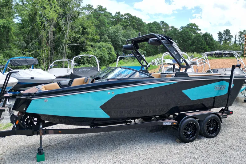 The Image of Heyday Wake Boats WTSurf 2022 - undefined