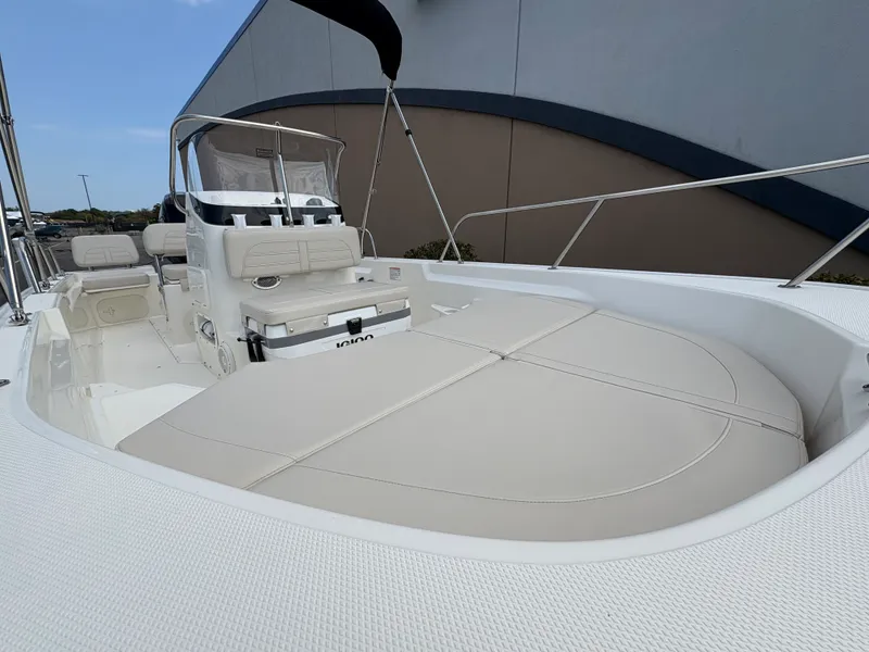 Slide: The Image of Boston Whaler 170 MONTAUK 2025 - 1