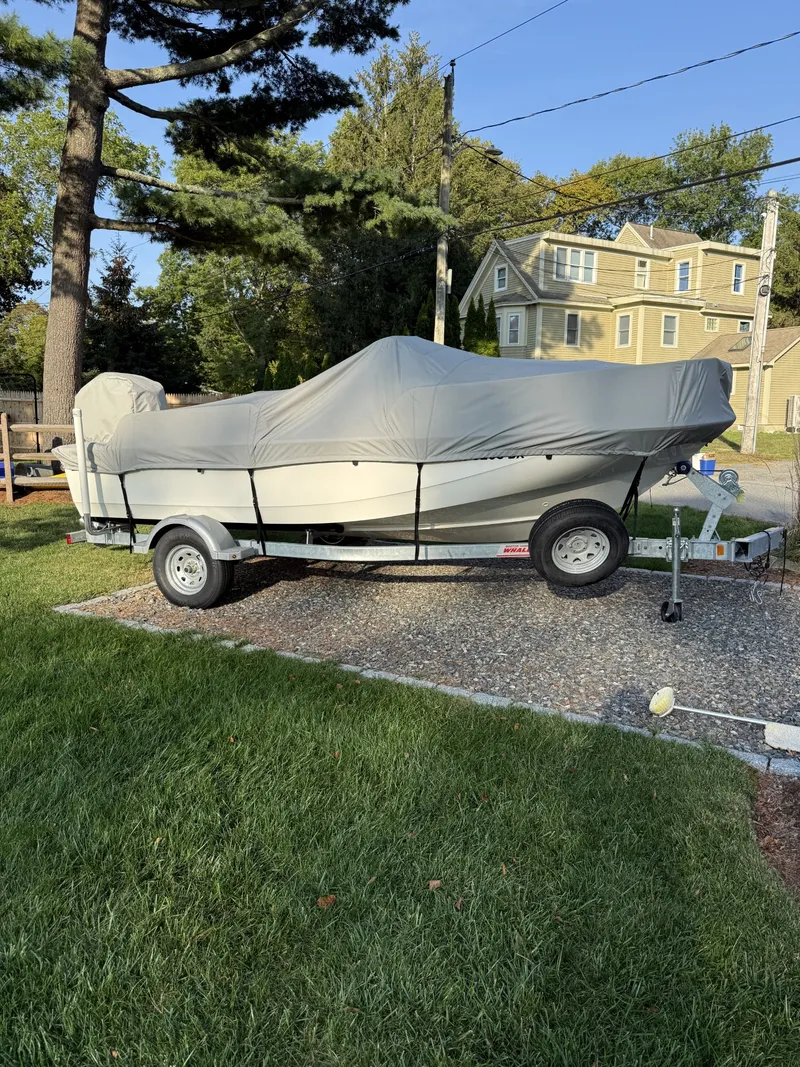 Slide: The Image of Boston Whaler 170 MONTAUK 2025 - 7