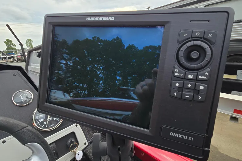 Slide: The Image of Humminbird ONIX10 SI fishfinder on 2013 Ranger RT188 boat dashboard. - 22