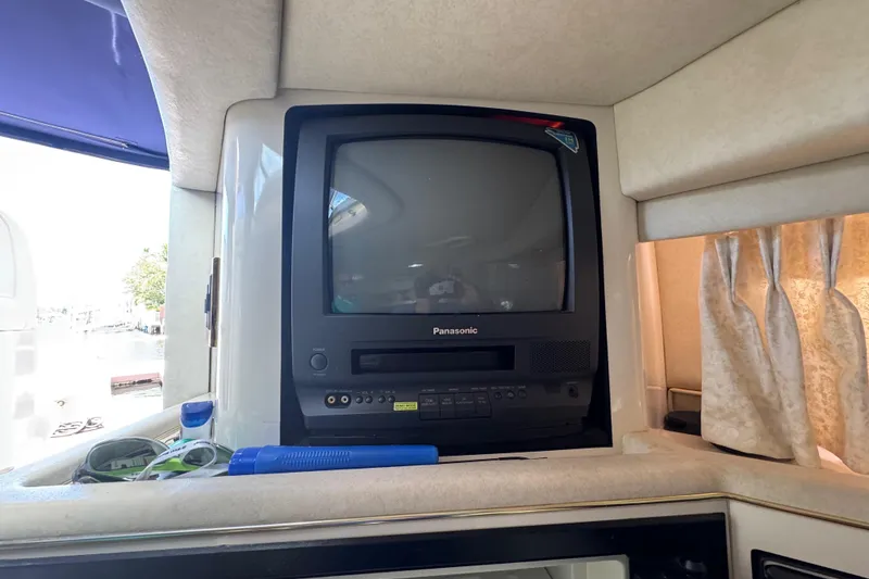 Slide: The Image of 1997 Sea Ray 400 Sundancer interior with vintage Panasonic TV setup. - 15