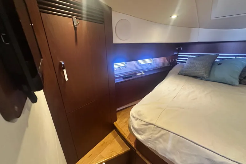 Slide: The Image of Luxurious cabin interior of 2014 Sea Ray 450 Sedan Bridge yacht. - 46