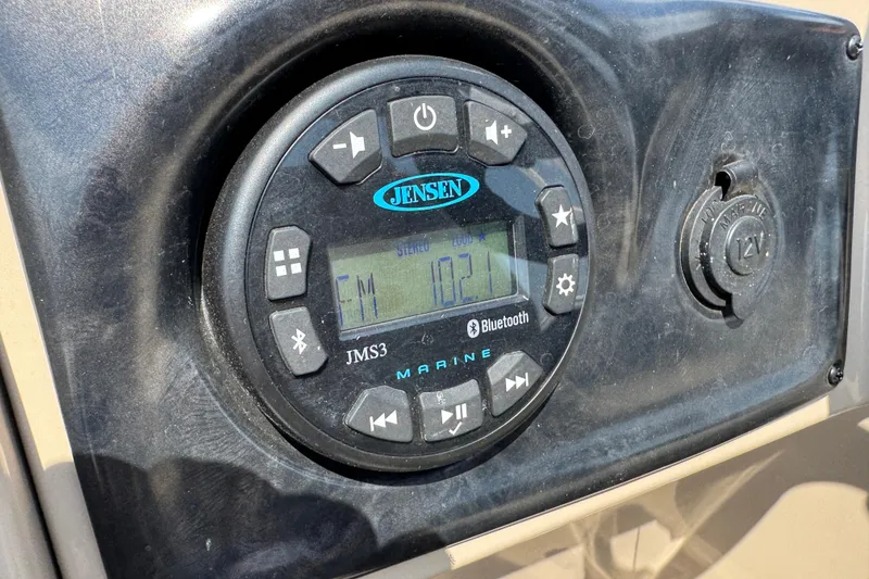 Slide: The Image of Jensen marine stereo system on G3 X22FC, 2019 model, displaying FM 102.1. - 14