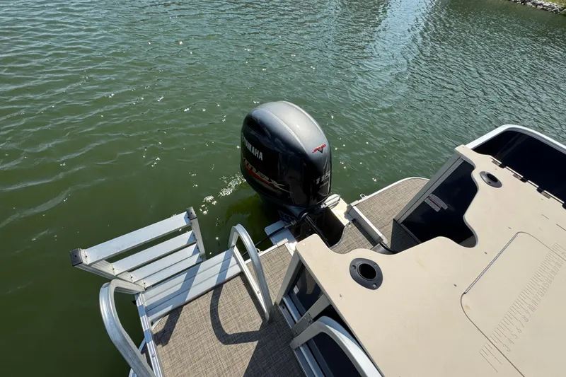 Slide: The Image of Pontoon boat with Yamaha motor on water, G3 X22FC 2019 model. - 18