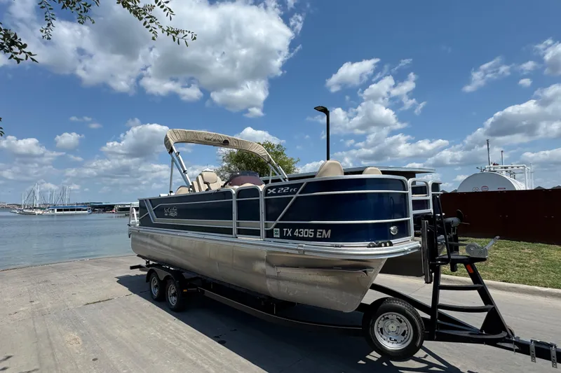 Slide: The Image of Pontoon boat G3 X22FC 2019 on trailer by lakeside under blue sky. - 7