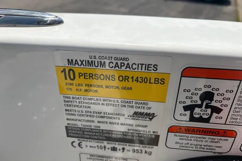 Slide: The Image of Boat capacity label for Tahoe 1950, 2022 model, max 10 persons or 1430 lbs. - 9