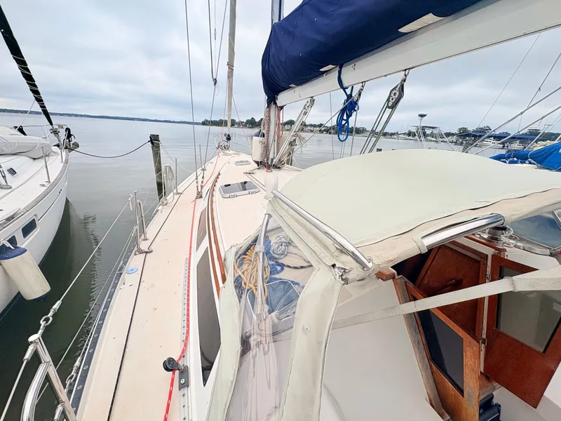 Slide: The Image of Catalina 42 1989 - 17