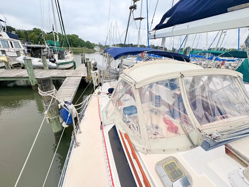 Slide: The Image of Catalina 42 1989 - 23