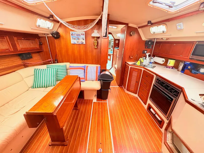 Slide: The Image of Catalina 42 1989 - 25