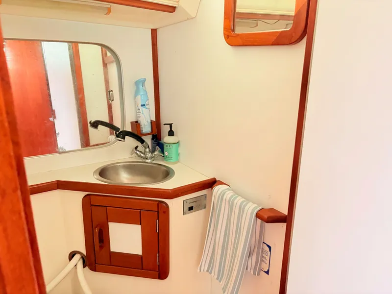 Slide: The Image of Catalina 42 1989 - 27