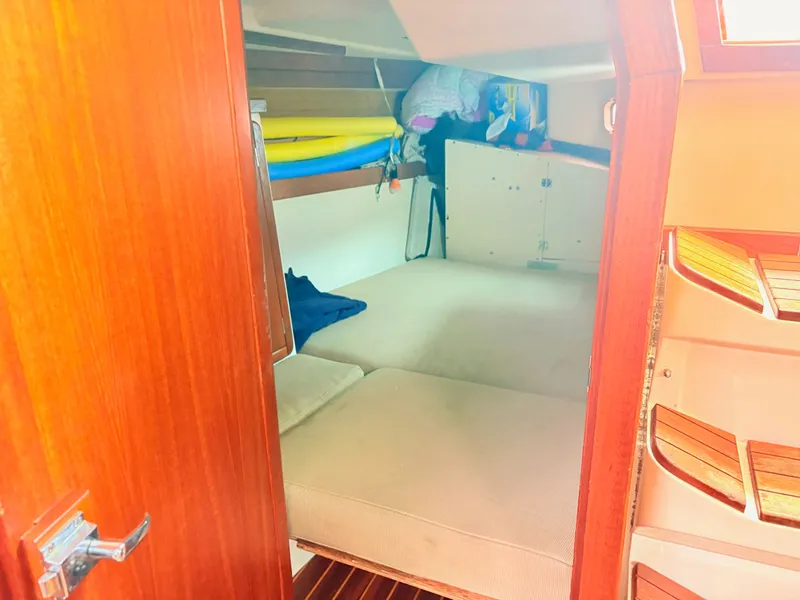 Slide: The Image of Catalina 42 1989 - 28