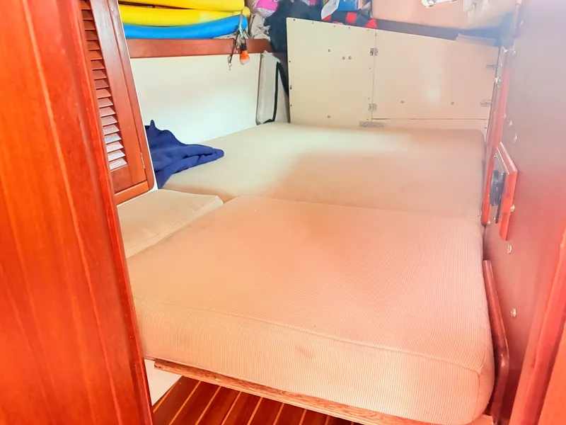 Slide: The Image of Catalina 42 1989 - 29