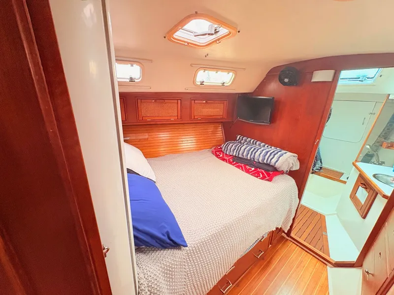 Slide: The Image of Catalina 42 1989 - 38