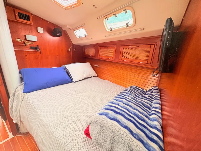 Slide: The Image of Catalina 42 1989 - 39