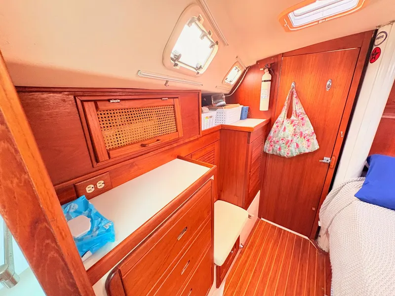 Slide: The Image of Catalina 42 1989 - 40