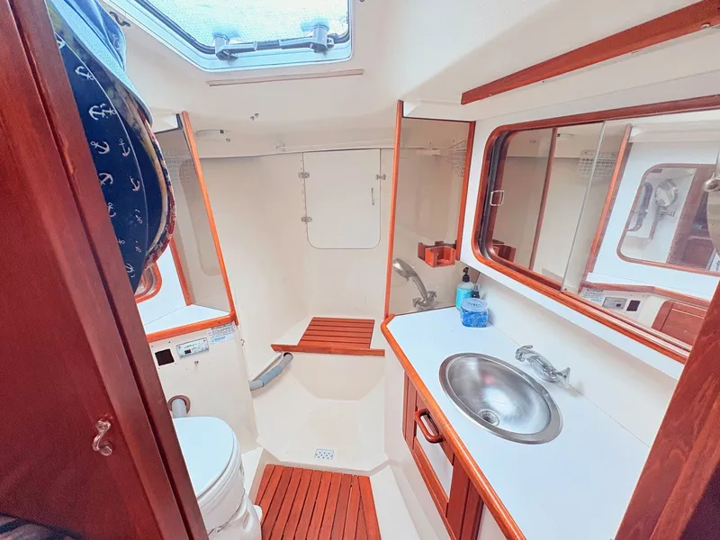 Slide: The Image of Catalina 42 1989 - 41