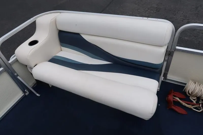 Slide: The Image of White and blue boat seat on a 2002 Lowe Trinadad 200, with cup holder and anchor. - 12