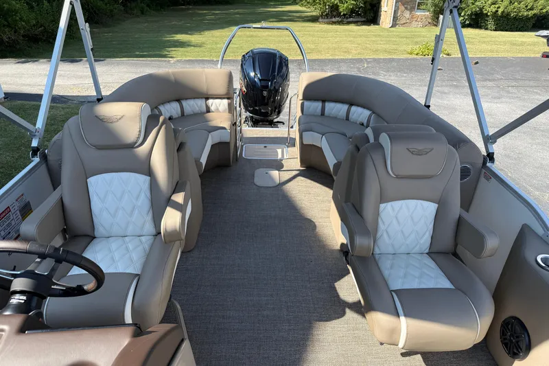 Slide: The Image of 2025 Bennington 23 LXSFB pontoon boat interior with luxurious seating and modern design. - 11