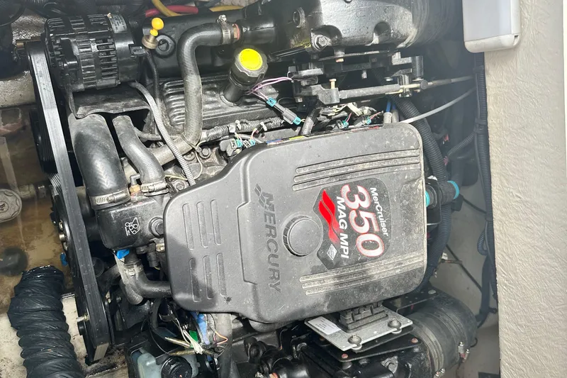 Slide: The Image of Engine of a 2007 Monterey 263 Explorer Deck Boat, featuring MerCruiser 350 MAG MPI. - 17