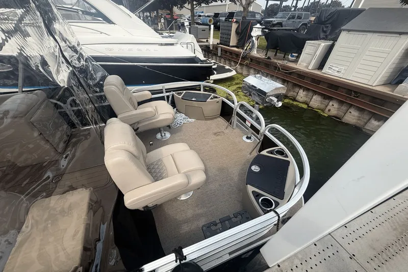 Slide: The Image of Ranger RIATA 223 F 2021 - 4