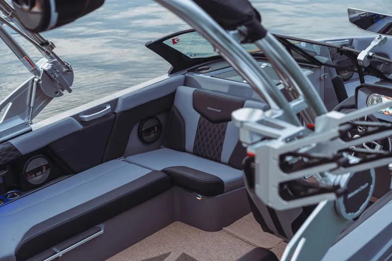 Slide: The Image of MasterCraft XT22 2026 - 12