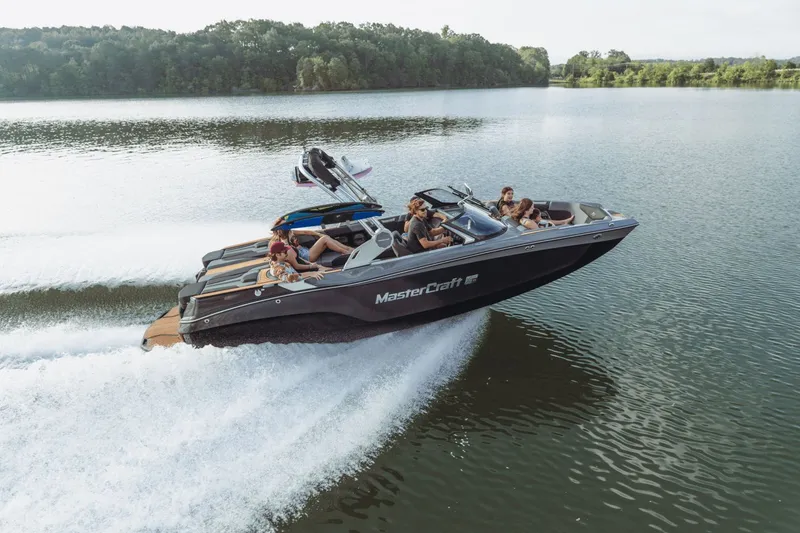 Slide: The Image of MasterCraft XT22 2026 - 2