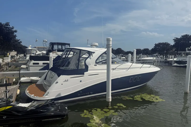 The Image of Rinker 360 Express Cruiser 2015 - 0