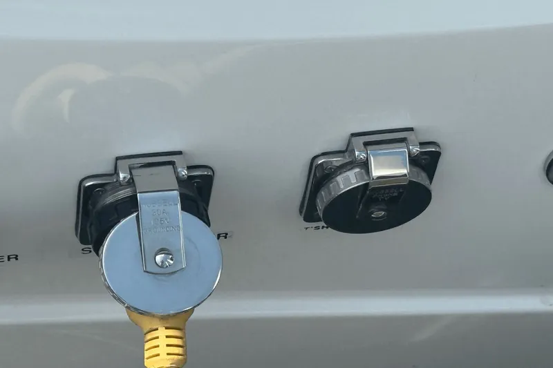 Slide: The Image of Rinker 360 Express Cruiser 2015 - 10