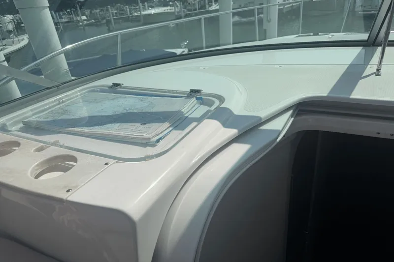 Slide: The Image of Rinker 360 Express Cruiser 2015 - 35