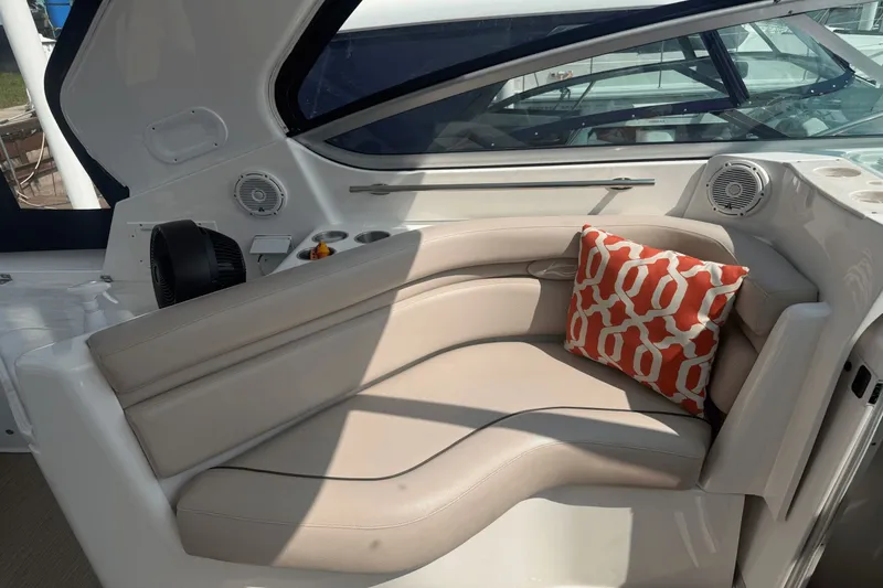 Slide: The Image of Rinker 360 Express Cruiser 2015 - 36