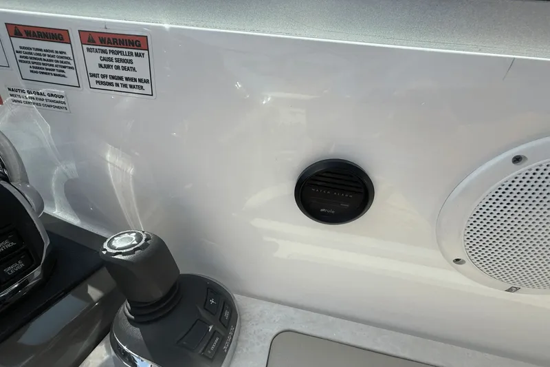 Slide: The Image of Rinker 360 Express Cruiser 2015 - 37