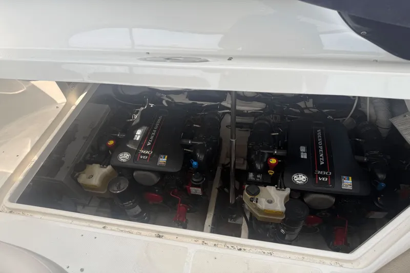 Slide: The Image of Rinker 360 Express Cruiser 2015 - 57