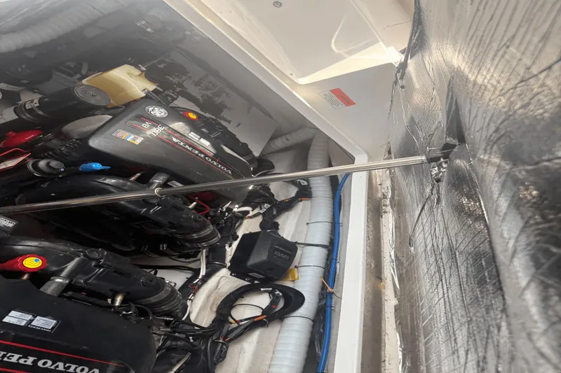 Slide: The Image of Rinker 360 Express Cruiser 2015 - 58