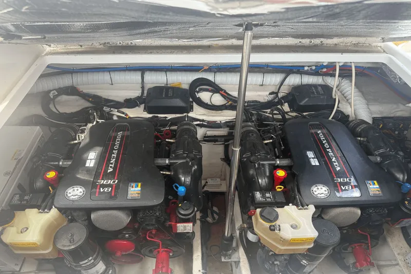 Slide: The Image of Rinker 360 Express Cruiser 2015 - 62