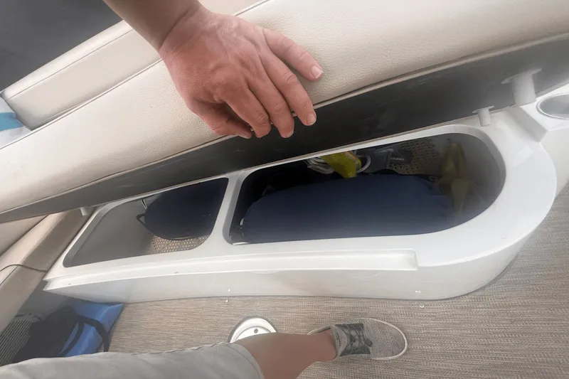 Slide: The Image of Rinker 360 Express Cruiser 2015 - 63