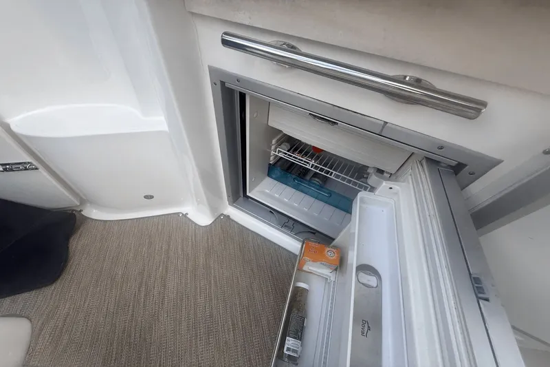 Slide: The Image of Rinker 360 Express Cruiser 2015 - 64