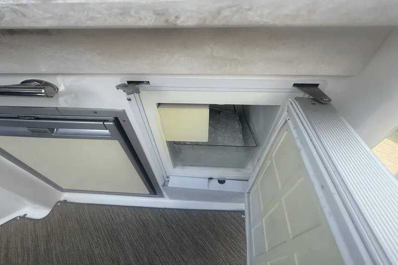 Slide: The Image of Rinker 360 Express Cruiser 2015 - 65