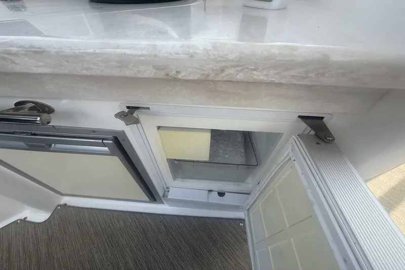 Slide: The Image of Rinker 360 Express Cruiser 2015 - 68