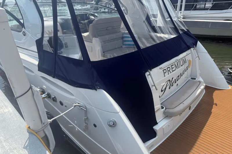 Slide: The Image of Rinker 360 Express Cruiser 2015 - 84