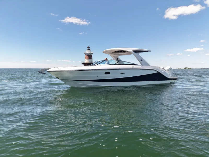Slide: The Image of Sea Ray SLX 310 Outboard 2026 - 15