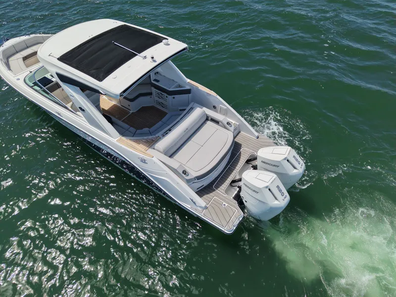 Slide: The Image of Sea Ray SLX 310 Outboard 2026 - 18