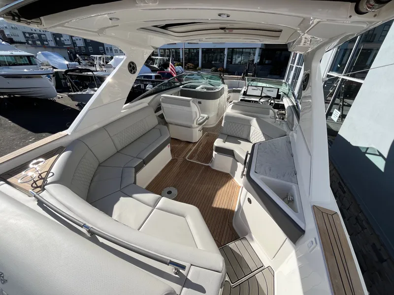 Slide: The Image of Sea Ray SLX 310 Outboard 2026 - 30