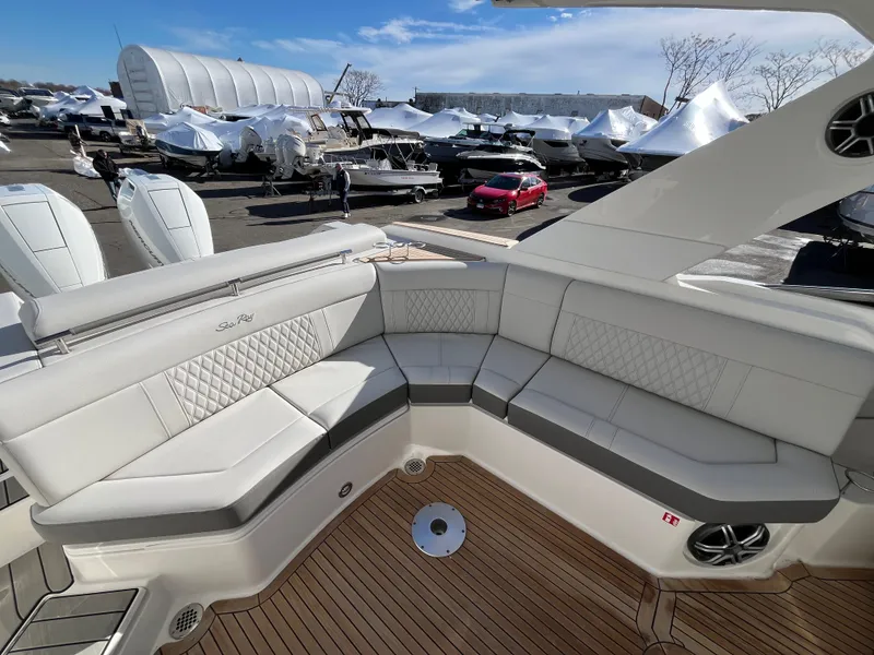Slide: The Image of Sea Ray SLX 310 Outboard 2026 - 32