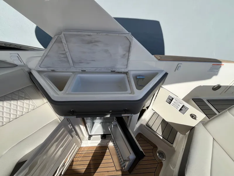 Slide: The Image of Sea Ray SLX 310 Outboard 2026 - 34