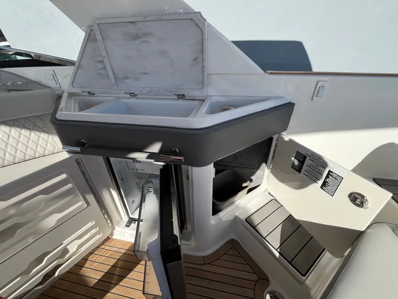 Slide: The Image of Sea Ray SLX 310 Outboard 2026 - 36