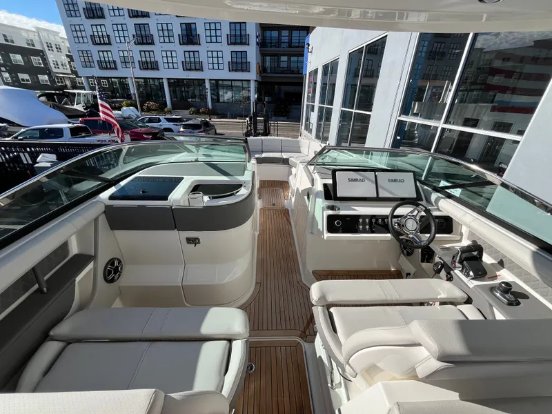 Slide: The Image of Sea Ray SLX 310 Outboard 2026 - 37