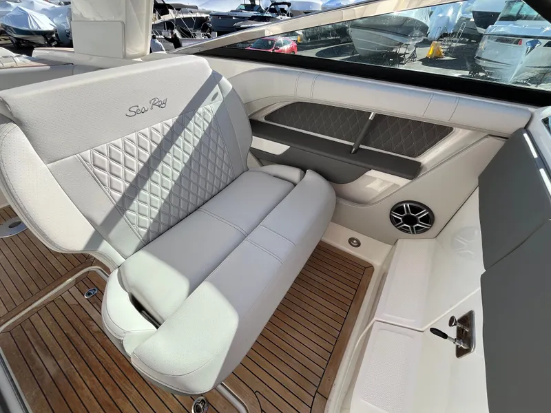 Slide: The Image of Sea Ray SLX 310 Outboard 2026 - 41